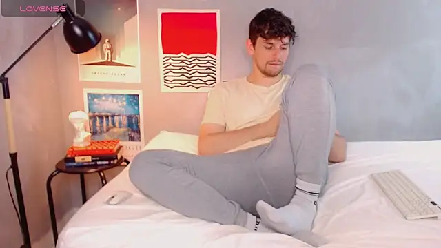 Elio555 online show from October 27, 2025, 8:24 pm