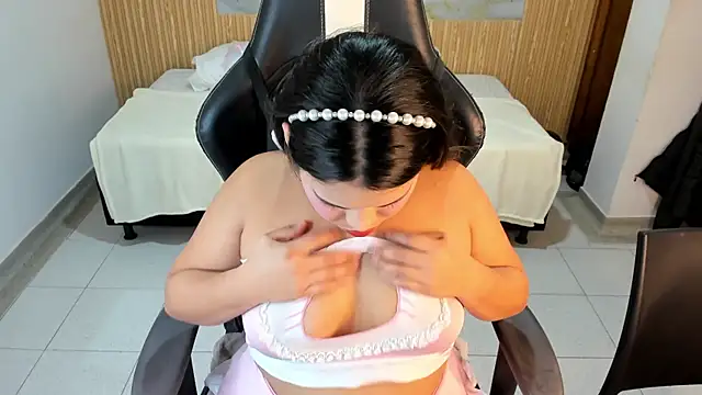 samy 19  online show from September 9, 2025, 10:59 am