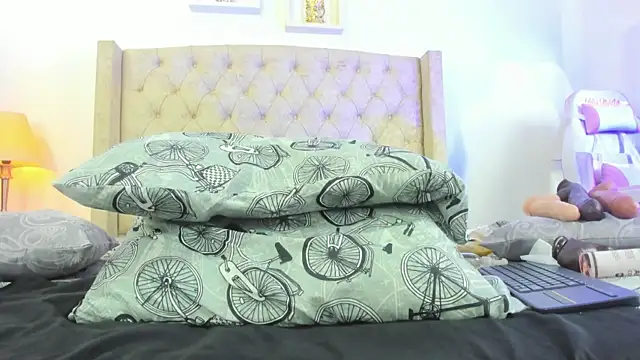 allisson m online show from February 13, 2025, 12:11 pm