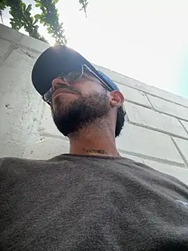 Snapshot of rich0431 chatting on October 8, 2025, 5:10 pm rich0431 online show from October 8, 2025, 5:10 pm