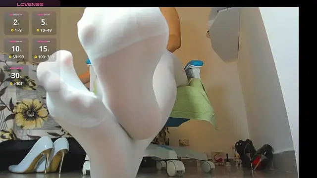 Cristina Vanegas631 online show from February 12, 2025, 8:06 am