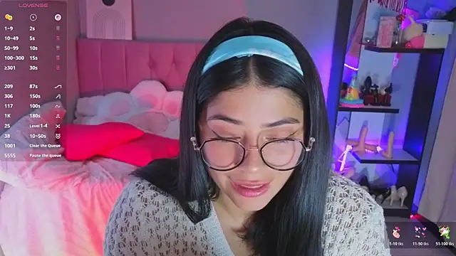 Snapshot of LoaLuxury chatting on February 9, 2026, 6:01 pm LoaLuxury online show from February 9, 2026, 6:01 pm