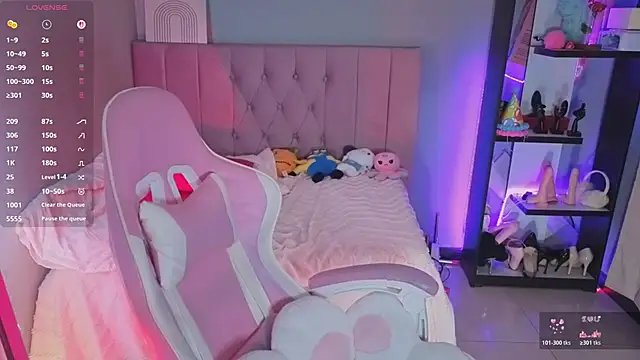 Snapshot of LoaLuxury chatting on February 13, 2026, 5:20 pm LoaLuxury online show from February 13, 2026, 5:20 pm