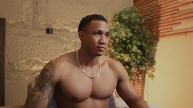 Logan Varela online show from November 5, 2025, 12:49 pm