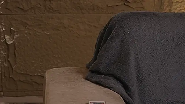 Logan Varela online show from November 30, 2025, 2:21 pm