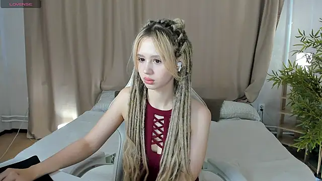Snapshot of Valerie_Woods chatting on July 14, 2026, 12:57 am Valerie Woods online show from July 14, 2026, 12:57 am