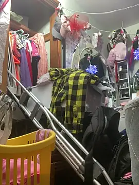 gurlnips online show from February 28, 2025, 8:20 am