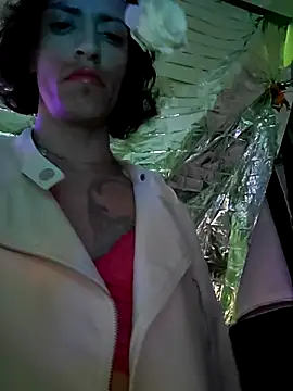 gurlnips online show from March 21, 2025, 8:28 am