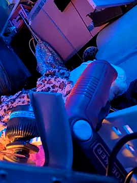 gurlnips online show from September 13, 2025, 2:55 am