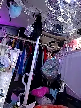 gurlnips online show from September 27, 2025, 10:59 pm