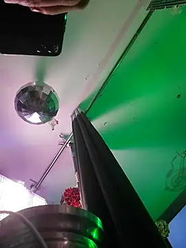 gurlnips online show from January 15, 2026, 1:32 am