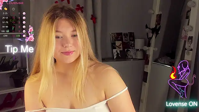 Rebecca Kelly online show from September 15, 2025, 1:38 am