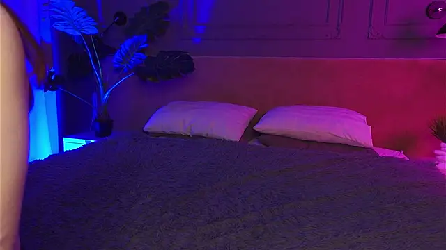 Liv Fay online show from October 4, 2025, 2:37 pm