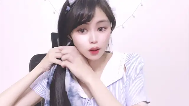 ---MIA--- online show from October 3, 2025, 2:14 pm