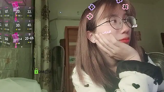 Snapshot of Lili_666 chatting on February 4, 2026, 8:36 pm Lili 666 online show from February 4, 2026, 8:36 pm