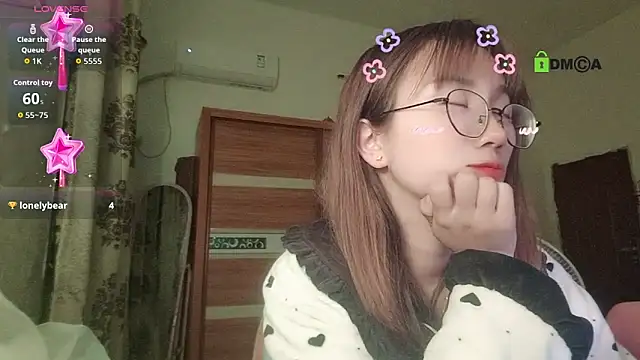 Snapshot of Lili_666 chatting on February 6, 2026, 7:50 pm Lili 666 online show from February 6, 2026, 7:50 pm