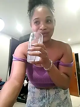 Snapshot of CREAMYCUPCAKExxx chatting on January 17, 2025, 9:39 pm CREAMYCUPCAKExxx online show from January 17, 2025, 9:39 pm