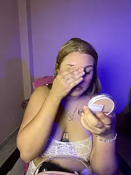 saray gomez22 online show from April 14, 2026, 1:33 am