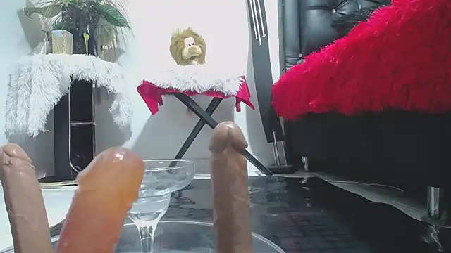 marilyn jon3s online show from December 21, 2025, 10:44 am