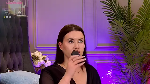 TrishaWinslet online show from February 10, 2025, 1:01 pm