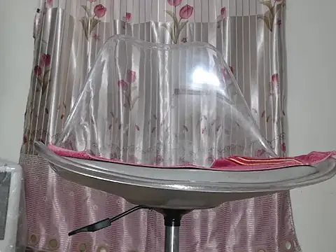 Snapshot of nolame18xxx chatting on December 2, 2025, 12:27 am nolame18xxx online show from December 2, 2025, 12:27 am