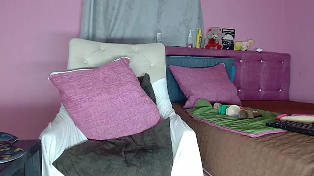 KeillyDiaz online show from January 27, 2025, 1:19 pm