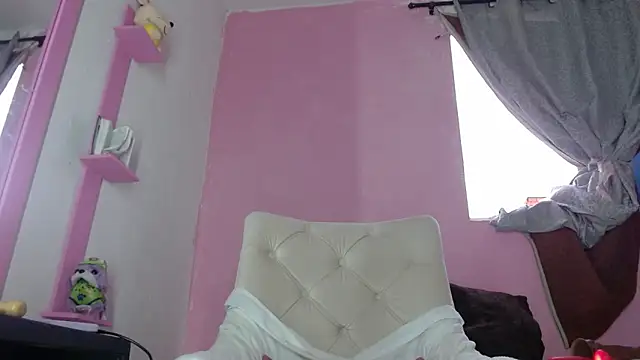 KeillyDiaz online show from September 12, 2025, 3:01 pm