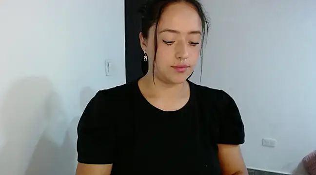 jjulietha95 online show from January 22, 2025, 9:13 am