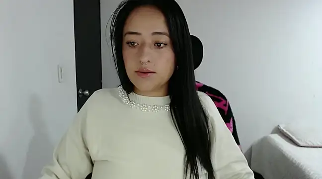 jjulietha95 online show from January 25, 2025, 9:57 am