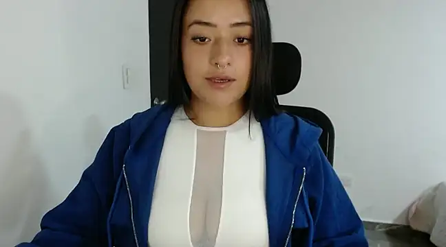 jjulietha95 online show from January 28, 2025, 12:57 am