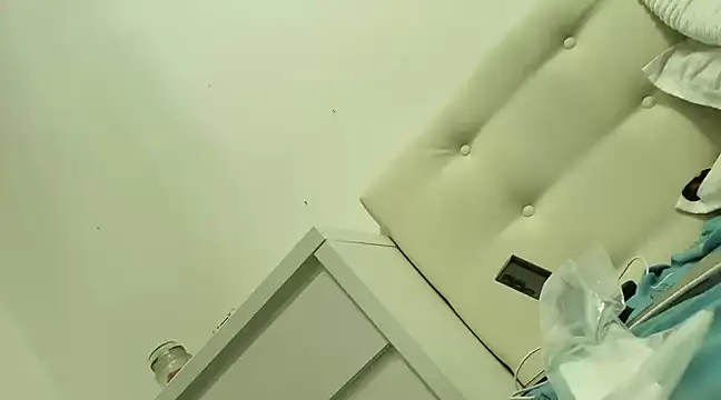 Snapshot of Strip_Adelina chatting on March 20, 2025, 3:02 am Strip Adelina online show from March 20, 2025, 3:02 am