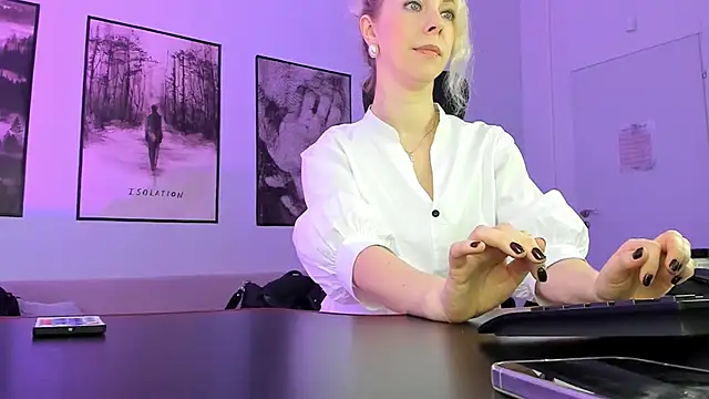 LylithSkye online show from March 23, 2025, 8:15 am