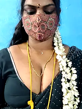 Snapshot of mayaa2u chatting on July 8, 2026, 2:49 am mayaa2u online show from July 8, 2026, 2:49 am