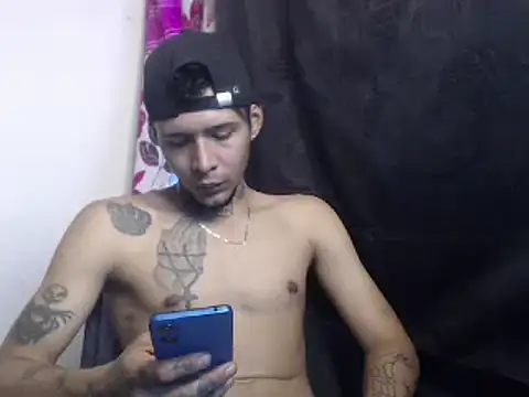 RickyGrey77 online show from December 2, 2024, 4:42 pm