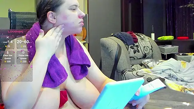 1lindsey1 online show from September 20, 2025, 3:13 pm