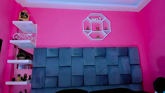 Saamanthaa11 online show from April 1, 2026, 5:19 am