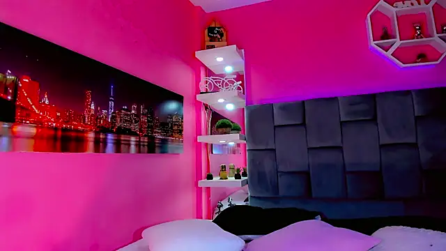 Saamanthaa11 online show from April 7, 2026, 5:19 am