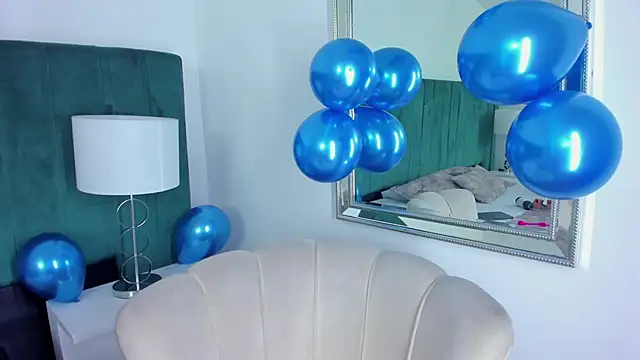 Snapshot of Tom_Silver__ chatting on December 19, 2024, 7:40 pm Tom Silver online show from December 19, 2024, 7:40 pm