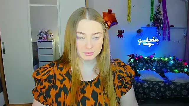 Demure Smile online show from December 5, 2024, 3:50 pm