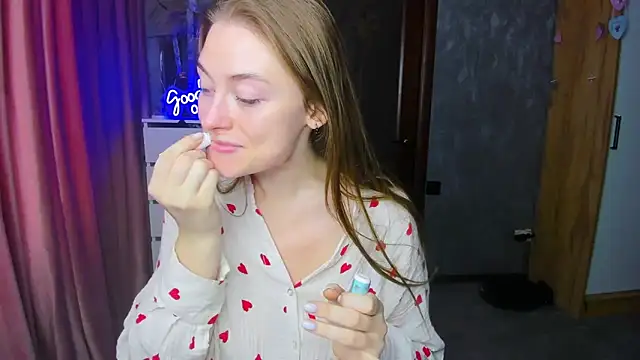 Demure Smile online show from September 18, 2025, 4:14 am