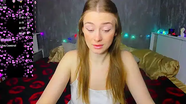 Demure Smile online show from November 14, 2025, 2:21 am