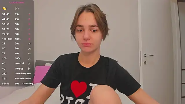 JudyAngil online show from December 3, 2025, 6:54 am