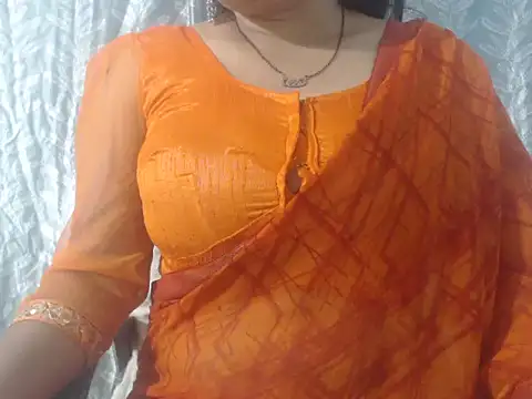 cute-priy online show from March 18, 2026, 4:48 am