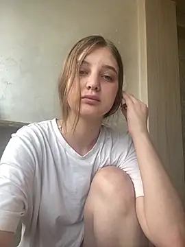 MollyDolle online show from June 15, 2026, 10:28 am