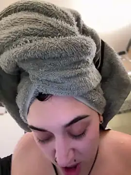 ThicBunz online show from November 16, 2025, 3:12 am