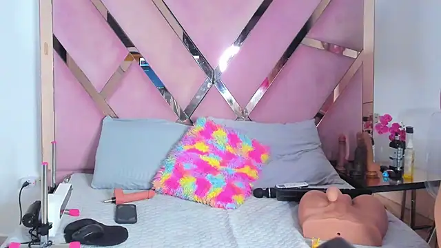 Freyaht online show from November 18, 2025, 5:45 am