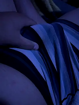 yungsexy- online show from September 16, 2025, 3:18 am