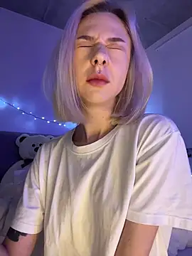  urbestie  online show from April 14, 2026, 11:33 pm