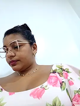 anaesca online show from February 25, 2025, 2:33 pm