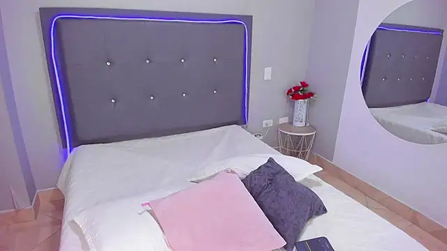 Snapshot of emma_lye chatting on February 8, 2025, 9:04 pm emma lye online show from February 8, 2025, 9:04 pm